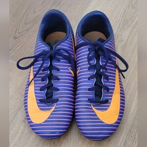 Nike Cleats Kids Lace Up Sport Football Soccer Shoes Size: 4 Y